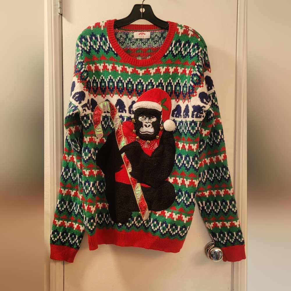 Holiday Time Green and Red Crewneck Sweater with Festive Design